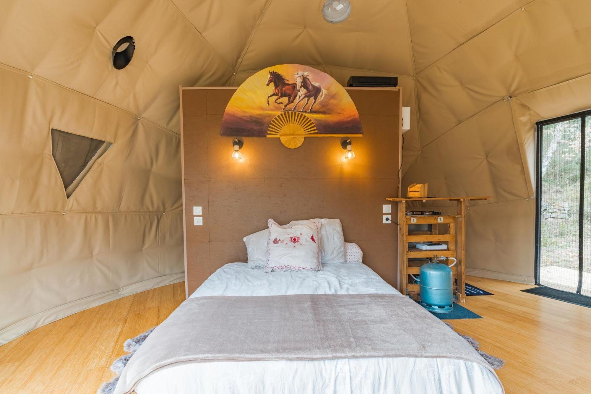 La Cabane Aux Chevaux Varages Экстерьер фото